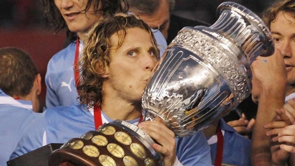 Tiểu sử của Diego Forlan - Footbalium