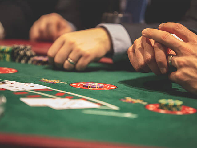 Luật chơi Blackjack và cách chơi cho người mới bắt đầu - 15 phút mỗi ngày