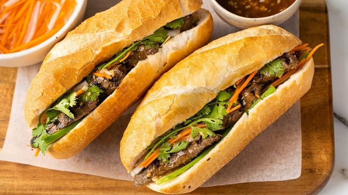 Top 10 Tiệm Bánh Mì Thịt Nướng Hà Nội Không Thể Bỏ Qua