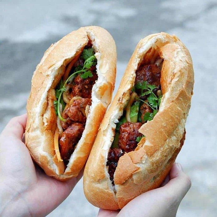 Top 10 Tiệm Bánh Mì Thịt Nướng Hà Nội Không Thể Bỏ Qua