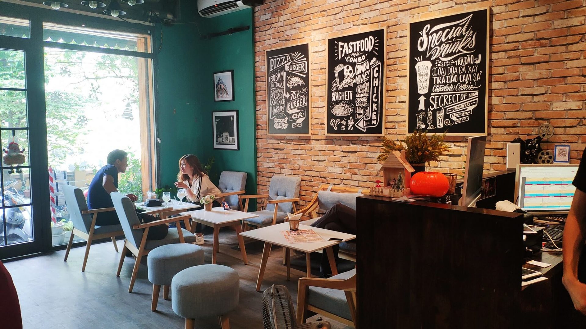 Truy Lùng Top 12 Quán Cafe Phim Hà Nội Gây Sốt Hiện Nay