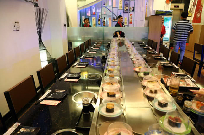 Khám phá 6 quán sushi băng chuyền ngon ở Hà Nội